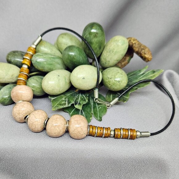 Necklace, Tan Crackle Ceramic Beads, Spacers, Leather Cord, Vintage (80s) - 16" - Picture 5 of 8